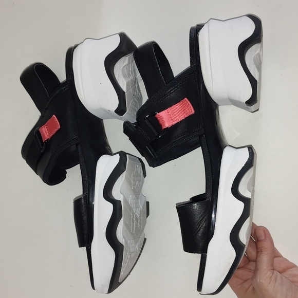 Sorel KINETIC™ Impact Slingback Heel Women's Sandal Size Black/White Sz 11 - Picture 6 of 10